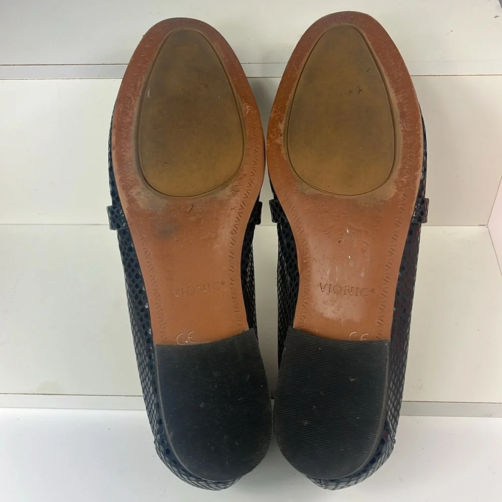 Vionic Zana Lizard in Black.